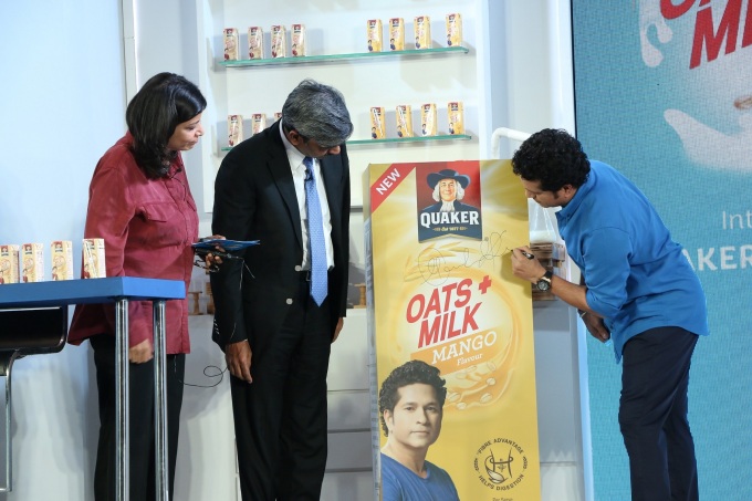 Sachin Tendulkar co-creator of Quaker Oats + Milk signs the first pack ...