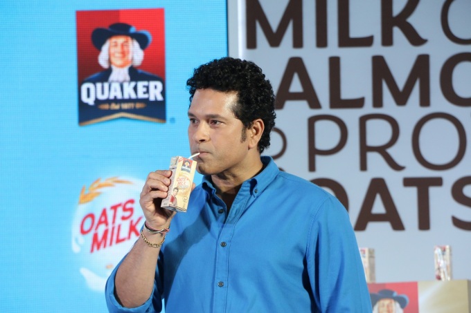 Sachin Tendulkar co-creator Quaker Oats + Milk sip his favorite almond ...